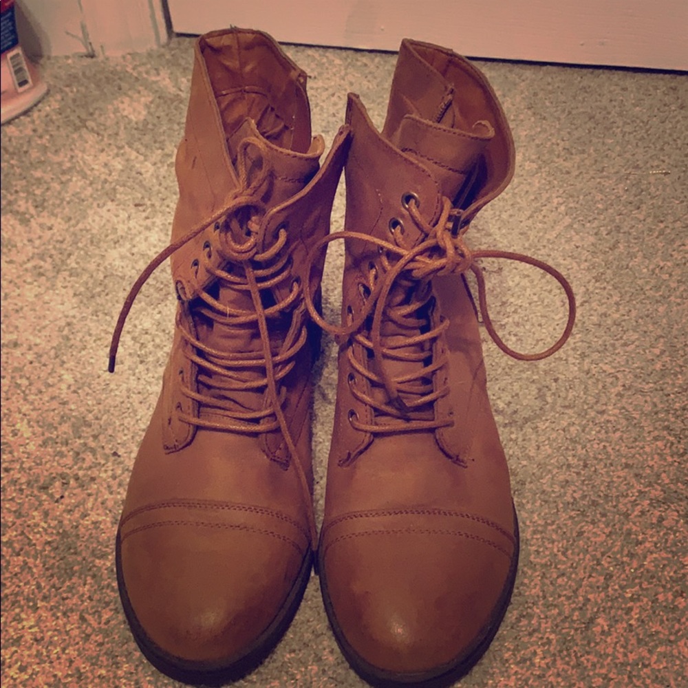 Brown zipper boots !
